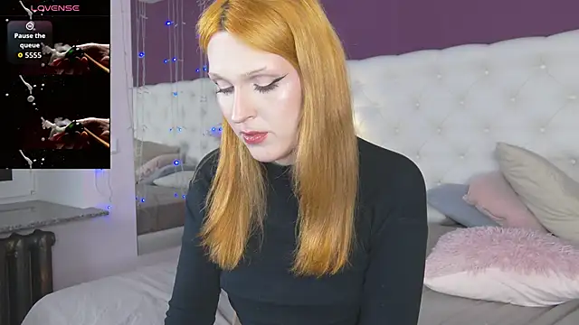 LunaBl1ss online show from February 13, 1:00 pm