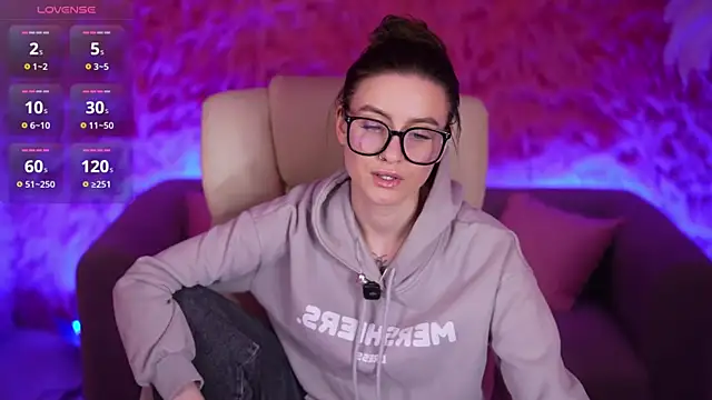 AlexaFleur online show from April 5, 7:42 pm