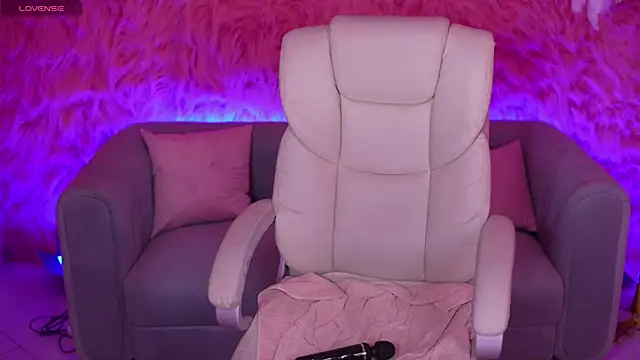 AlexaFleur online show from April 11, 6:32 am