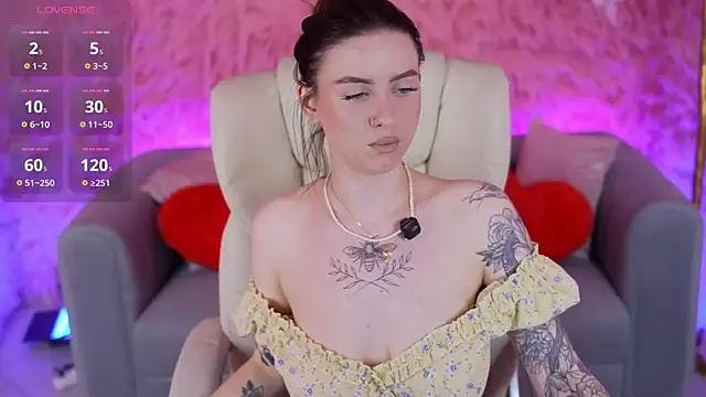 AlexaFleur online show from March 26, 8:01 am