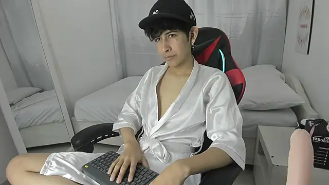 julian xx online show from March 24, 7:03 pm