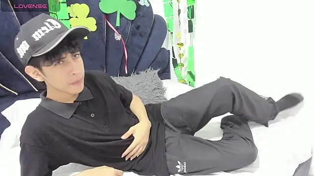 julian xx online show from March 3, 9:00 pm