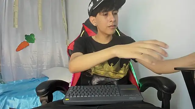 julian xx online show from April 15, 7:07 pm