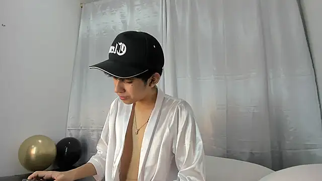 julian xx online show from May 18, 6:56 pm