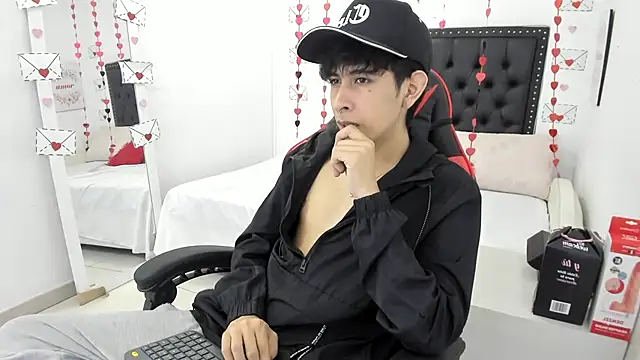 julian xx online show from February 24, 8:10 pm