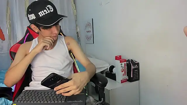 julian xx online show from April 7, 7:26 pm