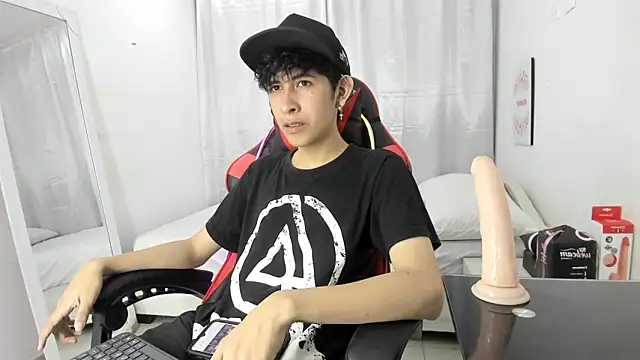 julian xx online show from March 16, 8:11 pm