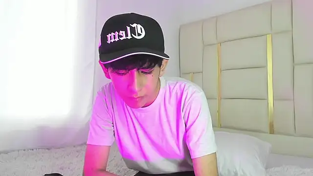 julian xx online show from June 2, 7:47 pm