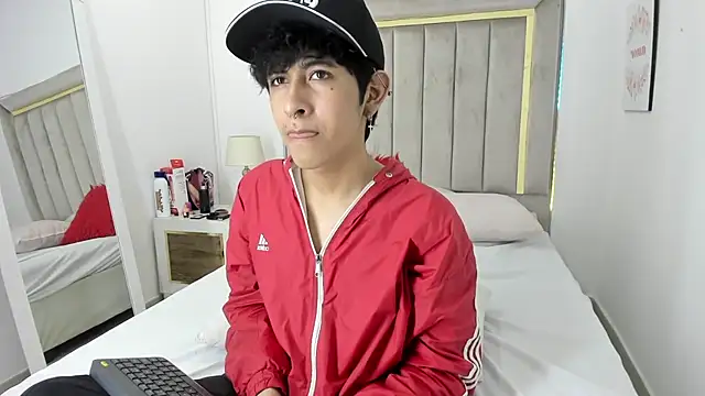 julian xx online show from January 18, 7:17 pm