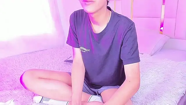 Snapshot of julian_xx chatting on June 18, 7:52 pm julian xx online show from June 18, 7:52 pm