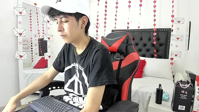 julian xx online show from February 26, 9:04 pm