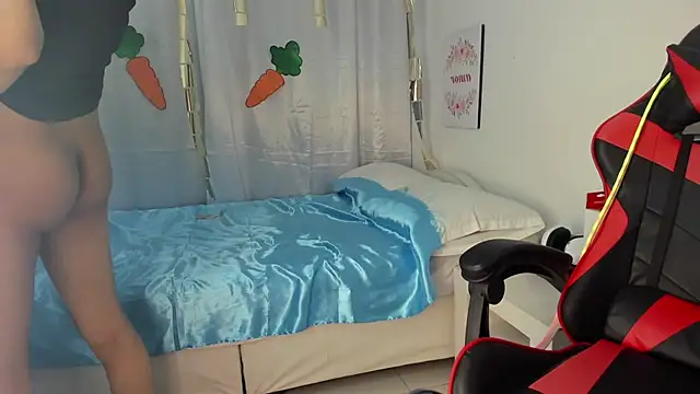 julian xx online show from April 8, 7:04 pm