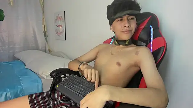 julian xx online show from April 18, 7:18 pm