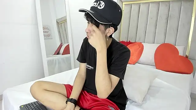 julian xx online show from February 9, 7:45 pm