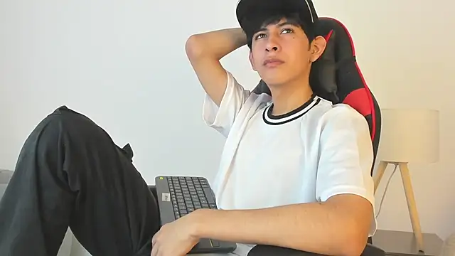 julian xx online show from May 20, 6:49 pm