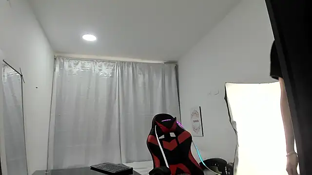 julian xx online show from March 9, 7:06 pm