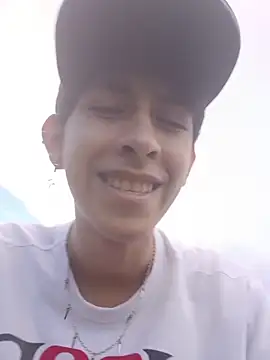 Snapshot of julian_xx chatting on June 19, 10:25 pm julian xx online show from June 19, 10:25 pm