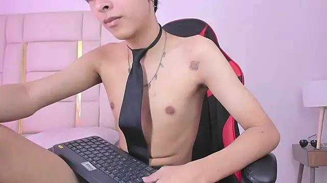 Snapshot of julian_xx chatting on June 22, 7:33 pm julian xx online show from June 22, 7:33 pm