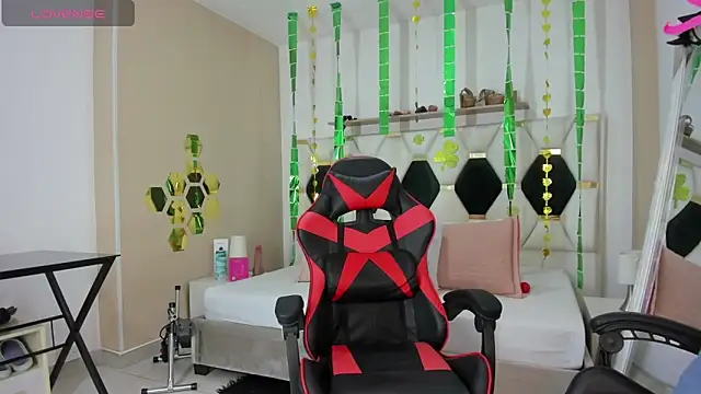 julian xx online show from March 6, 7:31 pm