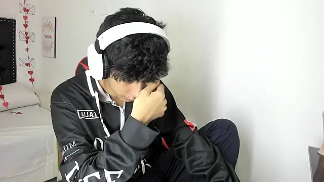 julian xx online show from February 27, 7:35 pm