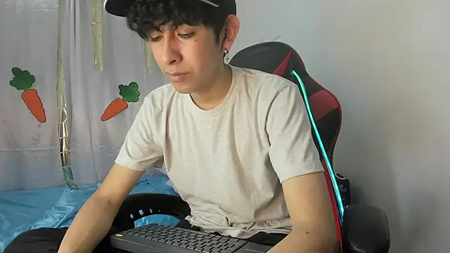 julian xx online show from April 13, 7:07 pm