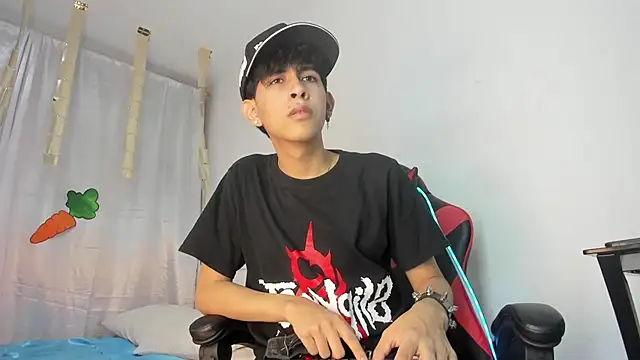 julian xx online show from April 17, 7:17 pm