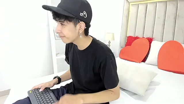 julian xx online show from February 11, 6:41 pm