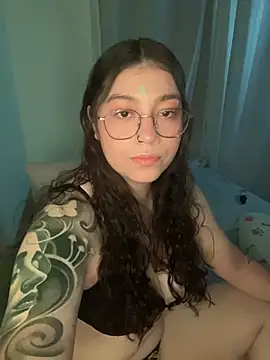 Snapshot of soffmoon chatting on March 13, 3:44 am soffmoon online show from March 13, 3:44 am