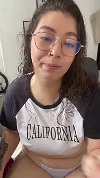 Snapshot of soffmoon chatting on February 4, 8:15 pm soffmoon online show from February 4, 8:15 pm