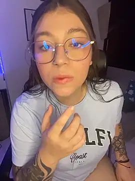 Snapshot of soffmoon chatting on February 11, 1:16 am soffmoon online show from February 11, 1:16 am