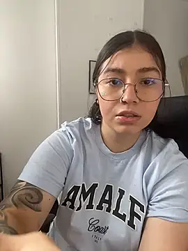 Snapshot of soffmoon chatting on February 24, 9:04 pm soffmoon online show from February 24, 9:04 pm