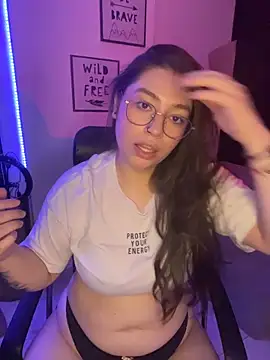 Snapshot of soffmoon chatting on February 6, 3:57 am soffmoon online show from February 6, 3:57 am