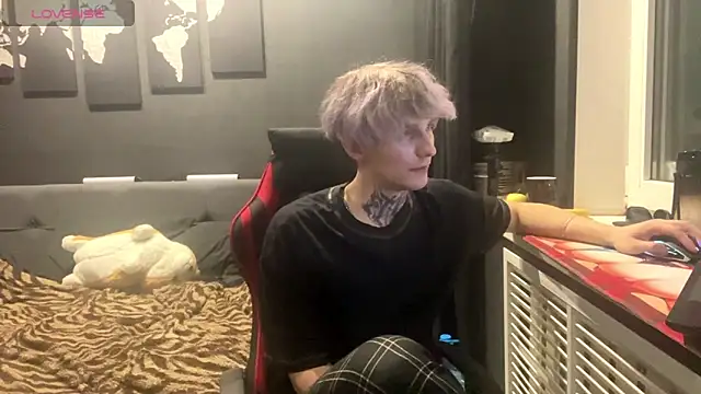 Snapshot of Mastur_Bister chatting on January 15, 6:00 pm Mastur Bister online show from January 15, 6:00 pm