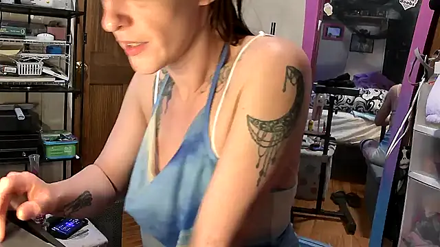 SultryEroticSlut online show from March 18, 5:32 am