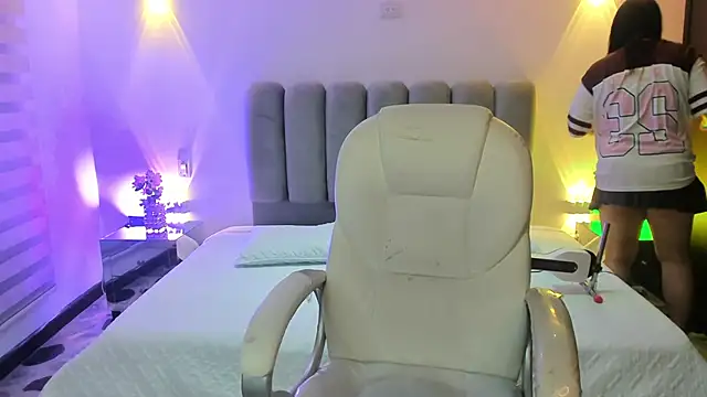 ThaliaBrookss  online show from February 17, 5:05 am