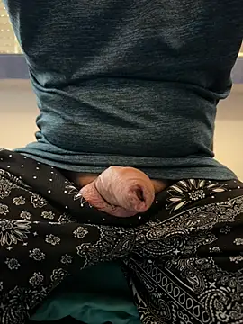 Snapshot of amonyak93 chatting on February 20, 10:39 am amonyak93 online show from February 20, 10:39 am