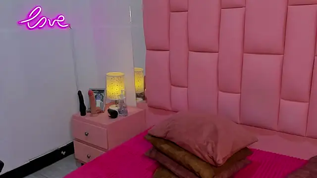 AgatthaRose online show from February 4, 7:31 pm