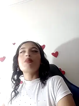 Snapshot of honeyluxe_ chatting on February 15, 4:24 am honeyluxe online show from February 15, 4:24 am