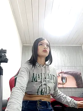 Snapshot of honeyluxe_ chatting on February 27, 4:23 am honeyluxe online show from February 27, 4:23 am