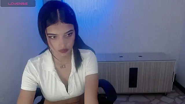 Snapshot of honeyluxe_ chatting on February 4, 4:18 am honeyluxe online show from February 4, 4:18 am