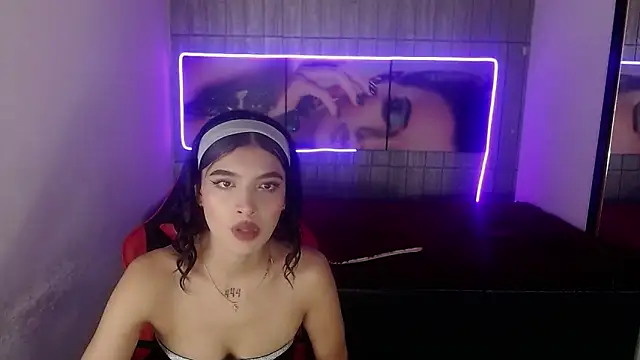 Snapshot of honeyluxe_ chatting on February 1, 4:11 am honeyluxe online show from February 1, 4:11 am