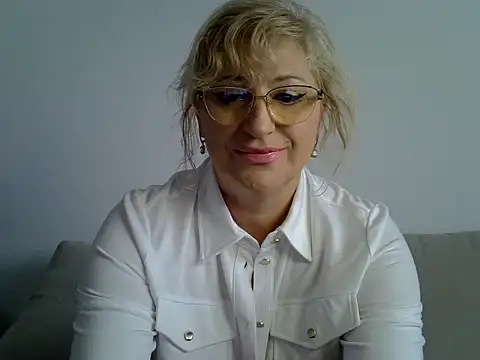 Snapshot of Eva5576 chatting on February 11, 9:42 am Eva5576 online show from February 11, 9:42 am