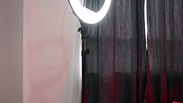 zoe westxx online show from January 6, 7:07 pm