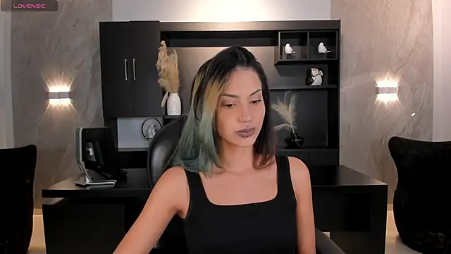 Snapshot of KayraLanne chatting on June 17, 4:01 am KayraLanne online show from June 17, 4:01 am