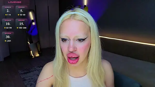 Snapshot of Luna_Beverly chatting on July 12, 8:53 pm Luna Beverly online show from July 12, 8:53 pm