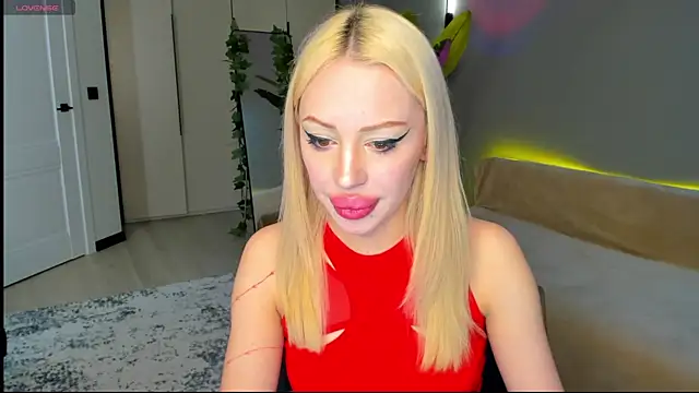 Luna Beverly online show from April 9, 8:15 pm