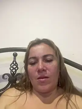 Snapshot of CristalBm_ chatting on June 21, 2:50 am CristalBm online show from June 21, 2:50 am