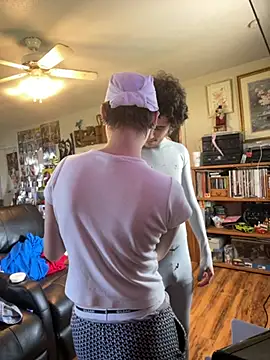 SugarNCinnamon online show from April 4, 6:14 pm