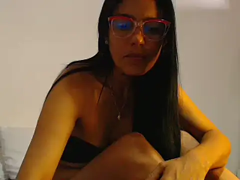 Elizabeth manzon online show from May 24, 2:17 pm