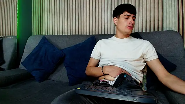 bro friends online show from January 11, 12:28 am